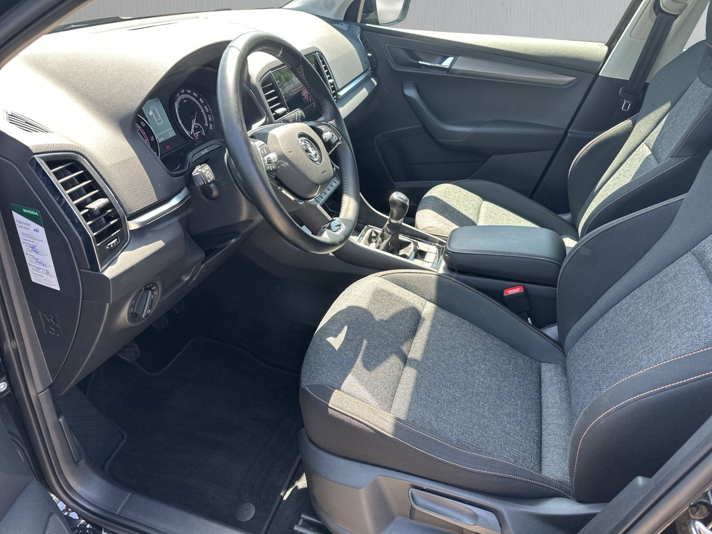 Fahrzeugabbildung SKODA Karoq Clever 1.0 TSI AHK LED SHZ PDC Klima KeyL