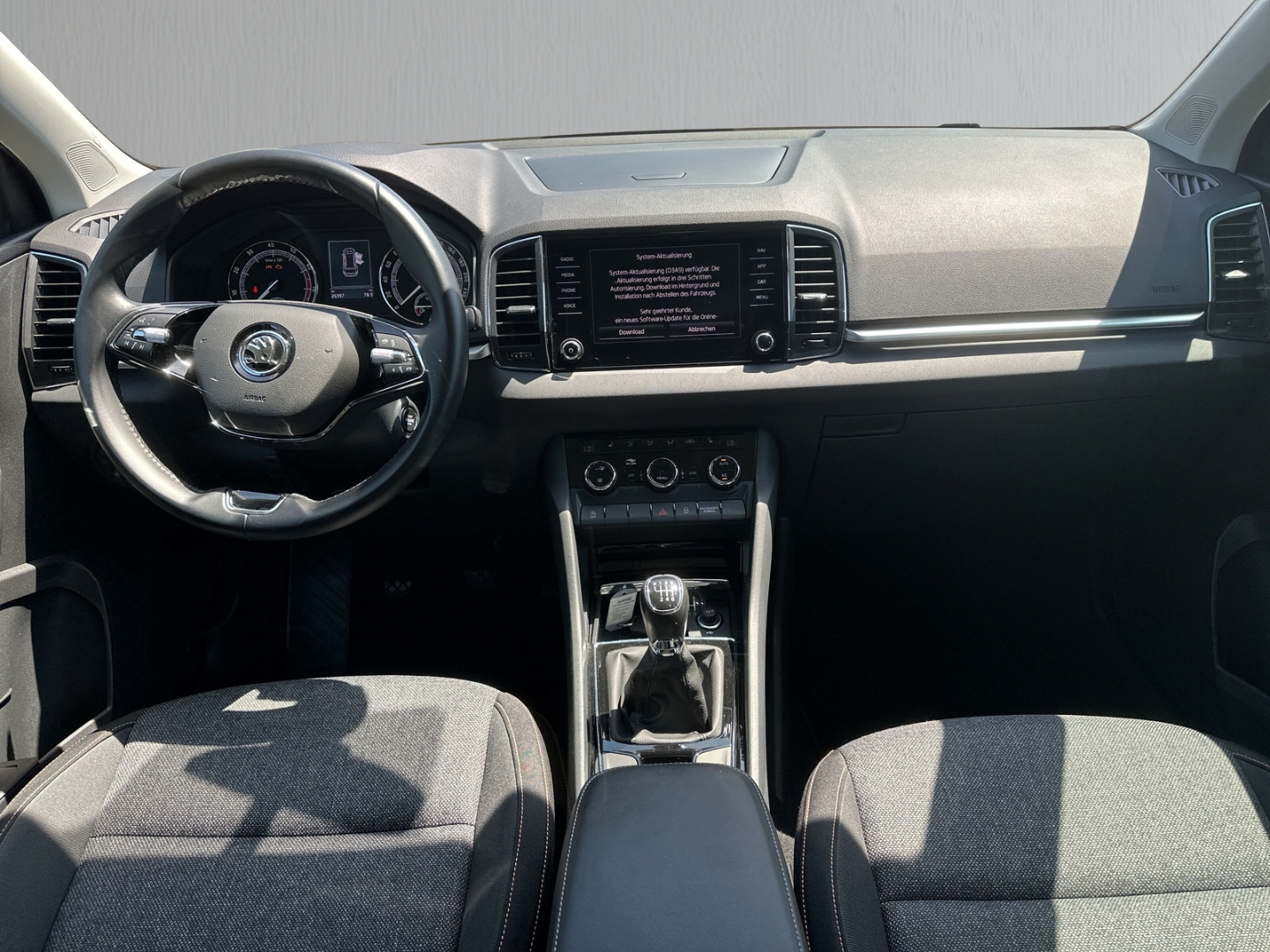 Fahrzeugabbildung SKODA Karoq Clever 1.0 TSI AHK LED SHZ PDC Klima KeyL