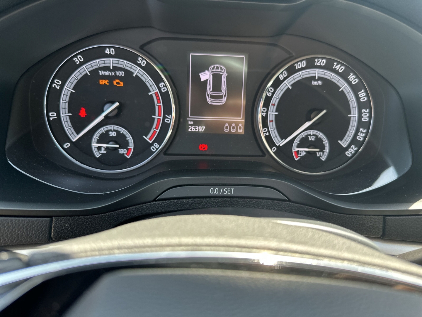 Fahrzeugabbildung SKODA Karoq Clever 1.0 TSI AHK LED SHZ PDC Klima KeyL