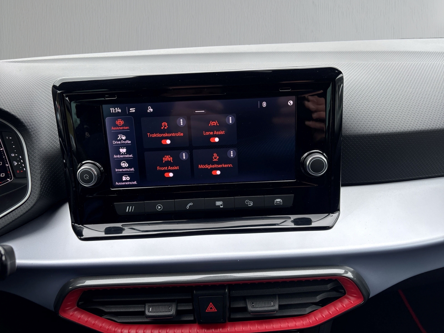 Fahrzeugabbildung SEAT Arona 1.0 TSI DSG FR AHK LED SHZ DIGICOCKP. PDC