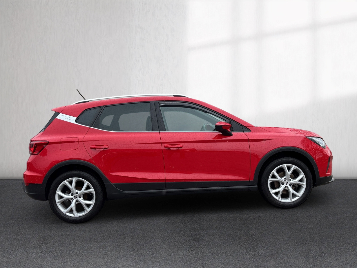 Fahrzeugabbildung SEAT Arona 1.0 TSI DSG FR AHK LED SHZ DIGICOCKP. PDC
