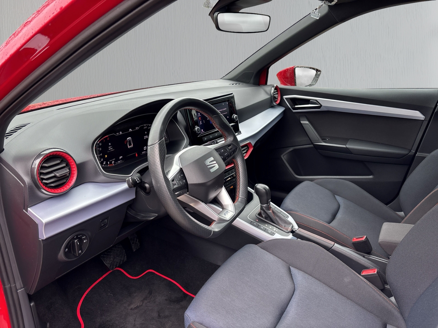 Fahrzeugabbildung SEAT Arona 1.0 TSI DSG FR AHK LED SHZ DIGICOCKP. PDC