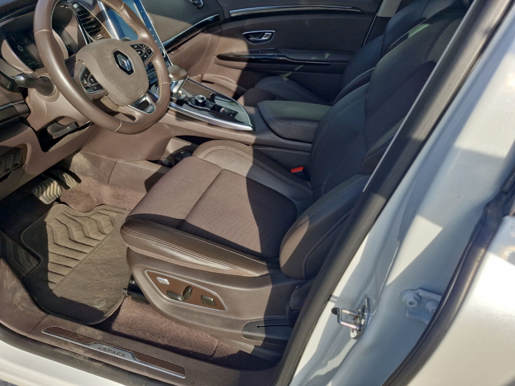 Fahrzeugabbildung Renault Espace V 1.6 dCi 160 Intens ACC HuD AHK Pano StHzg LED RKam