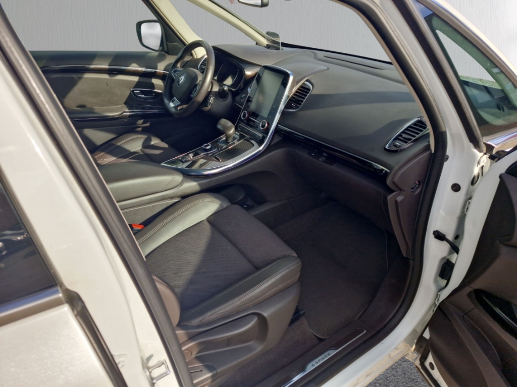 Fahrzeugabbildung Renault Espace V 1.6 dCi 160 Intens ACC HuD AHK Pano StHzg LED RKam