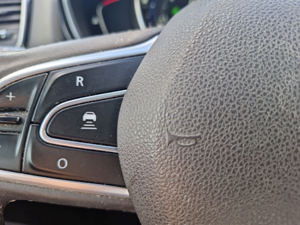 Fahrzeugabbildung Renault Espace V 1.6 dCi 160 Intens ACC HuD AHK Pano StHzg LED RKam
