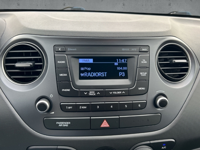 Fahrzeugabbildung Hyundai i10 1.0 Passion DAB Bluetooth GJR SHZ Temp LenkradHZG