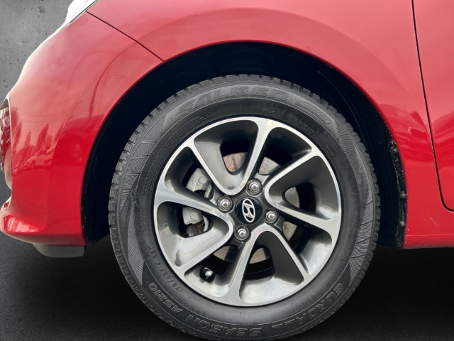 Fahrzeugabbildung Hyundai i10 1.0 Passion DAB Bluetooth GJR SHZ Temp LenkradHZG