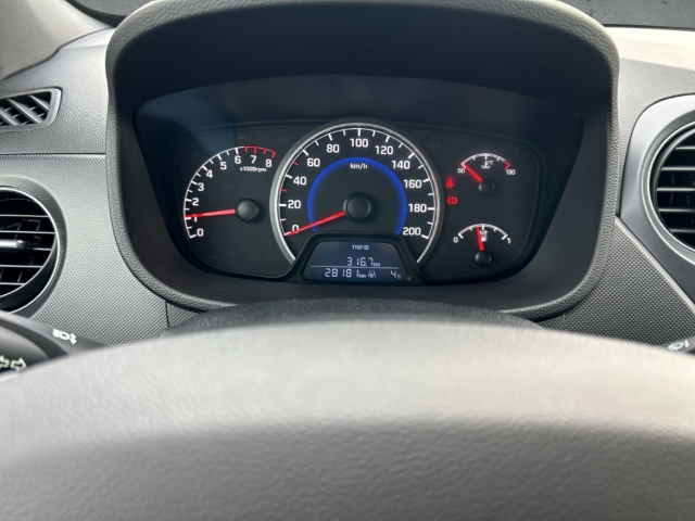 Fahrzeugabbildung Hyundai i10 1.0 Passion DAB Bluetooth GJR SHZ Temp LenkradHZG