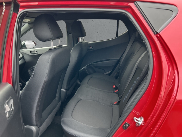 Fahrzeugabbildung Hyundai i10 1.0 Passion DAB Bluetooth GJR SHZ Temp LenkradHZG