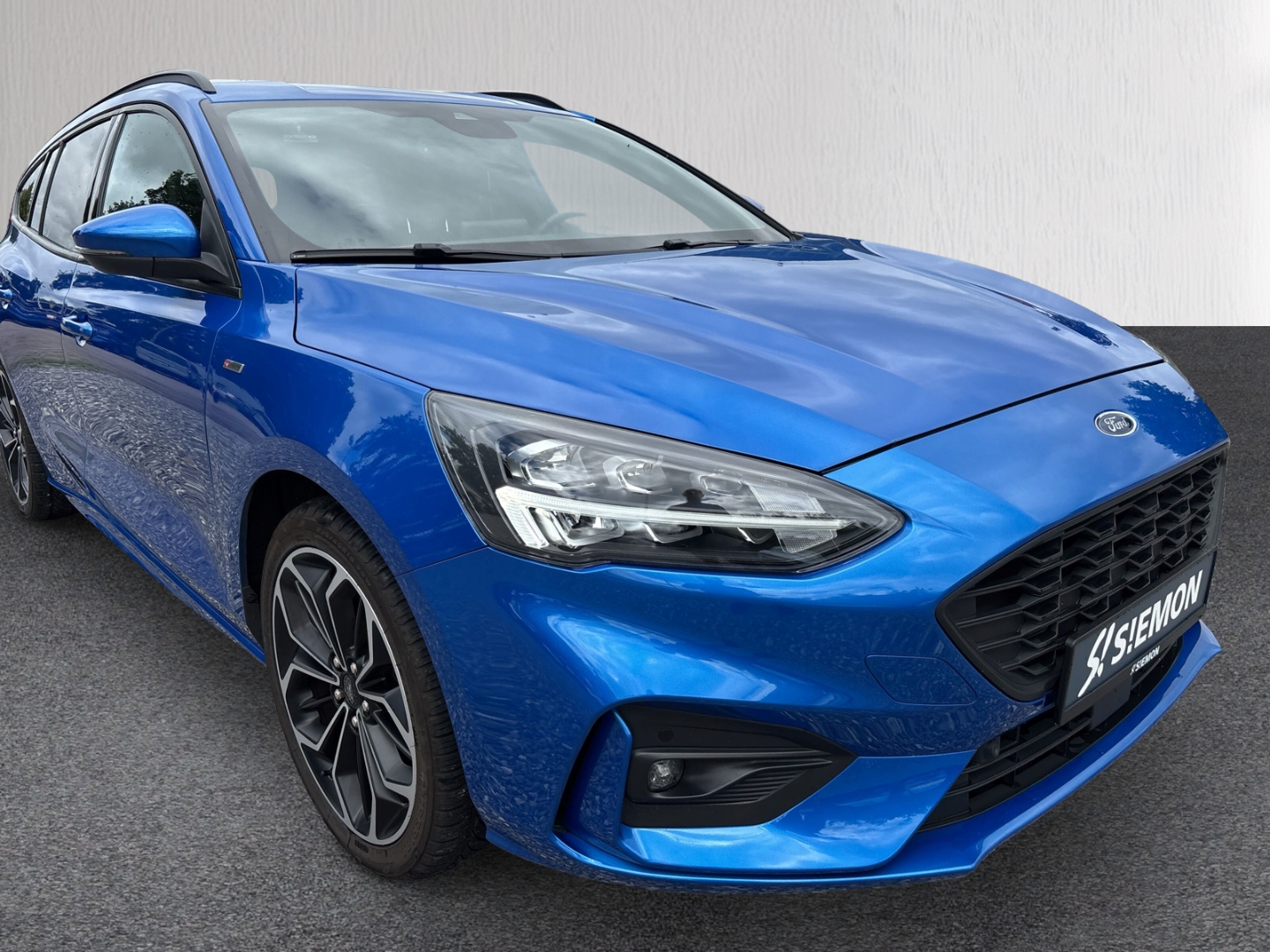 Fahrzeugabbildung Ford Focus Turnier 1.5EB ST-Line Navi BT DAB+ Klima