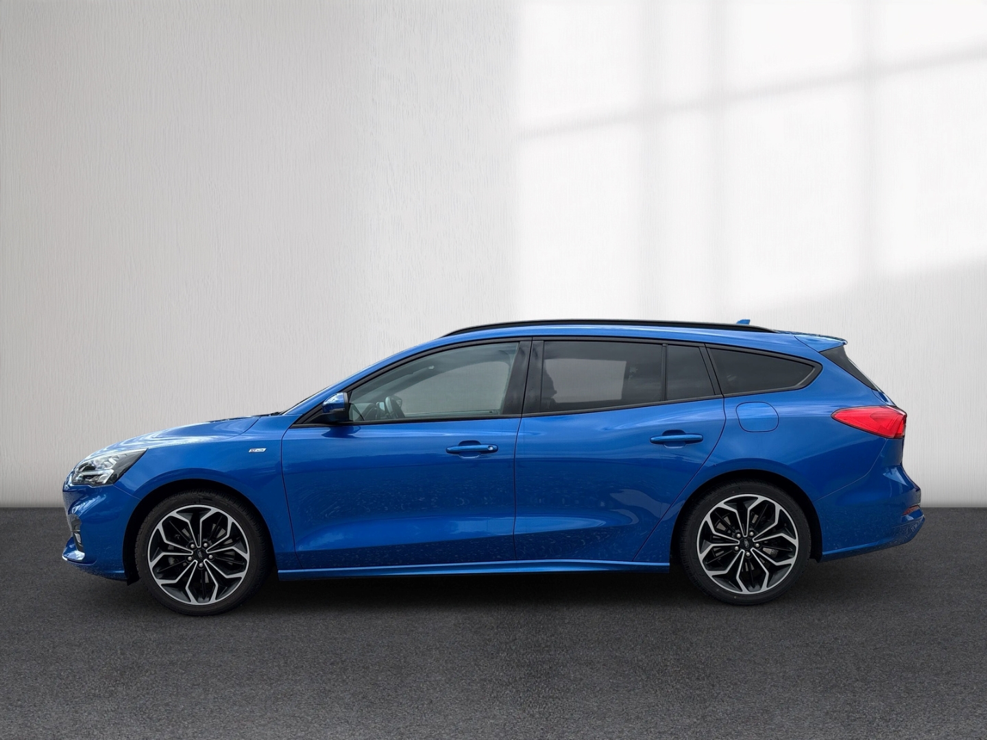 Fahrzeugabbildung Ford Focus Turnier 1.5EB ST-Line Navi BT DAB+ Klima