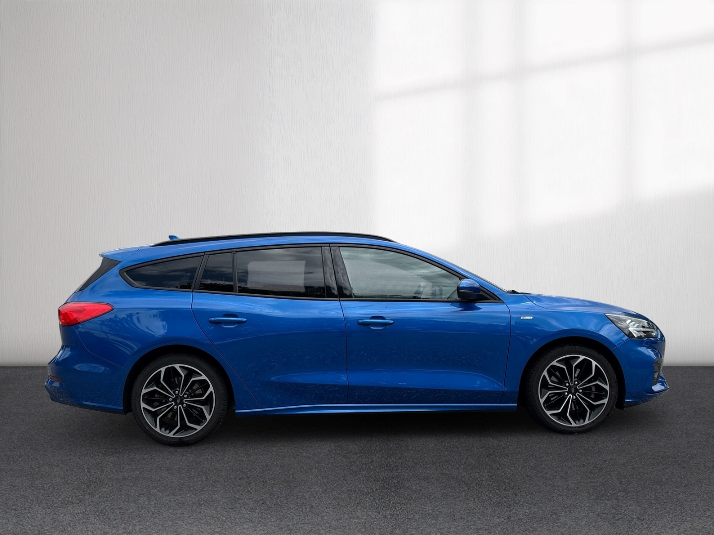 Fahrzeugabbildung Ford Focus Turnier 1.5EB ST-Line Navi BT DAB+ Klima