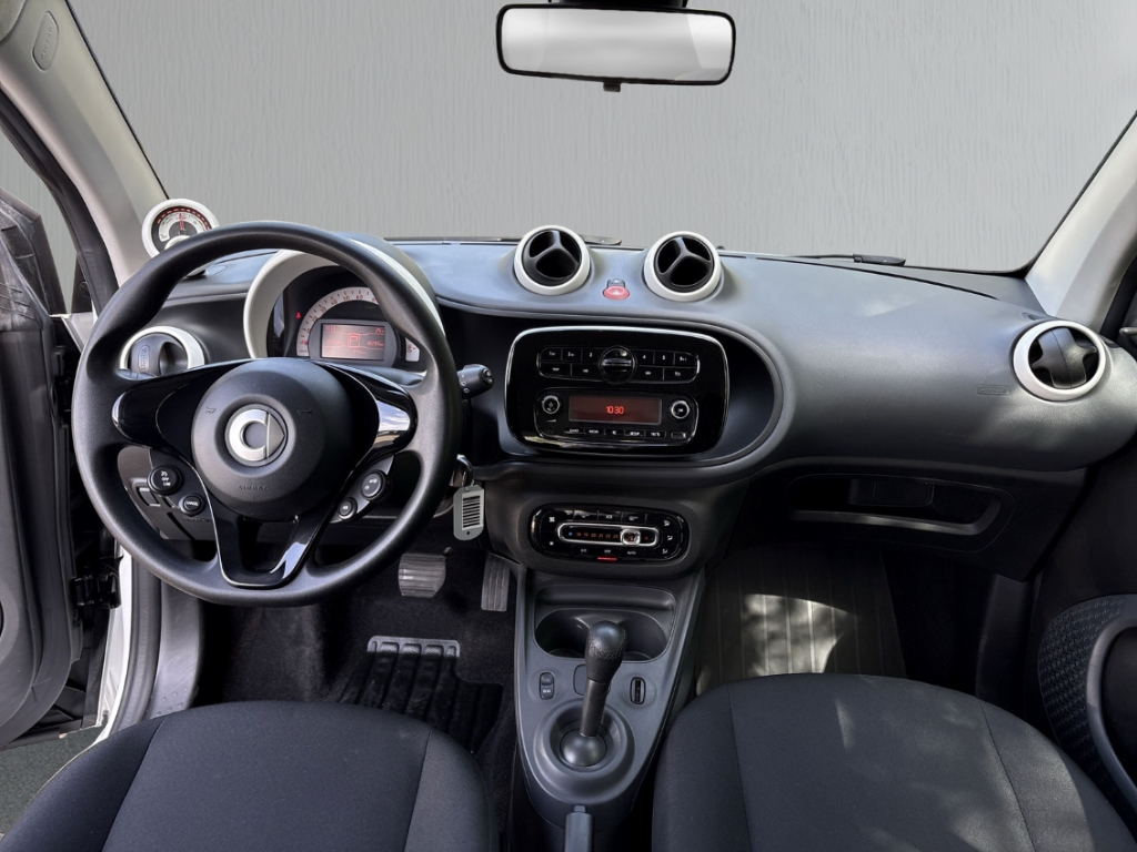 Fahrzeugabbildung Smart fortwo coupe EQ Klimaauto GRA BT ISOFIX Klimaauto
