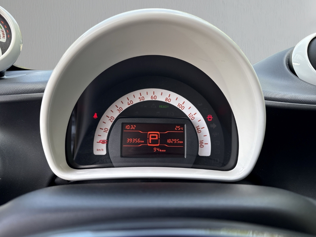 Fahrzeugabbildung Smart fortwo coupe EQ Klimaauto GRA BT ISOFIX Klimaauto