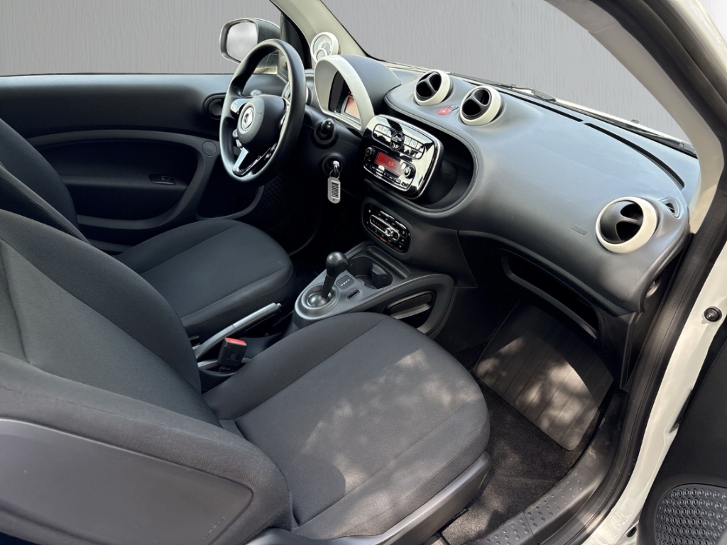 Fahrzeugabbildung Smart fortwo coupe EQ Klimaauto GRA BT ISOFIX Klimaauto