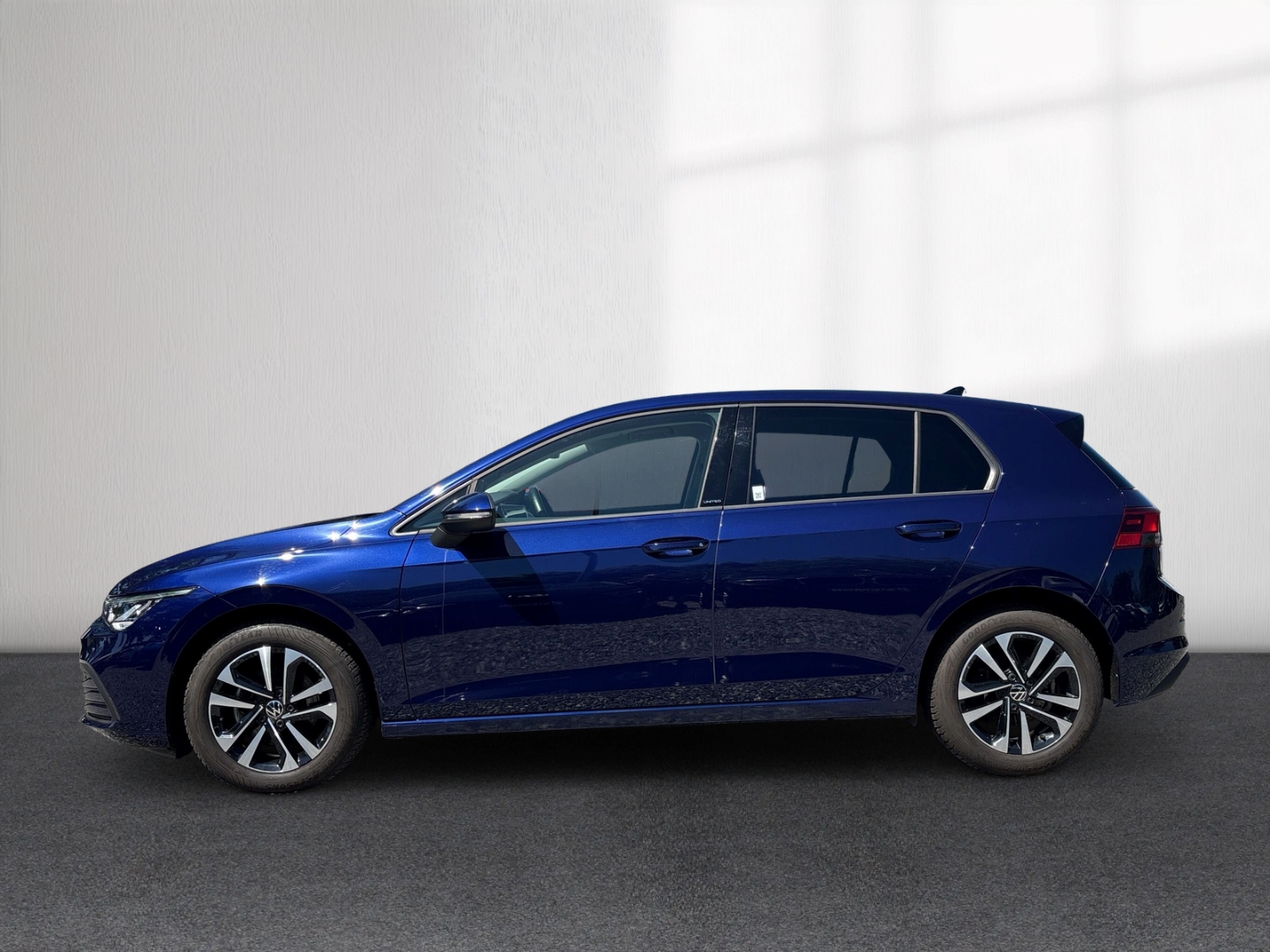 Fahrzeugabbildung Volkswagen Golf VIII United 1,5 TSI SHZ PDC LMF 8-fach Apple CarPlay