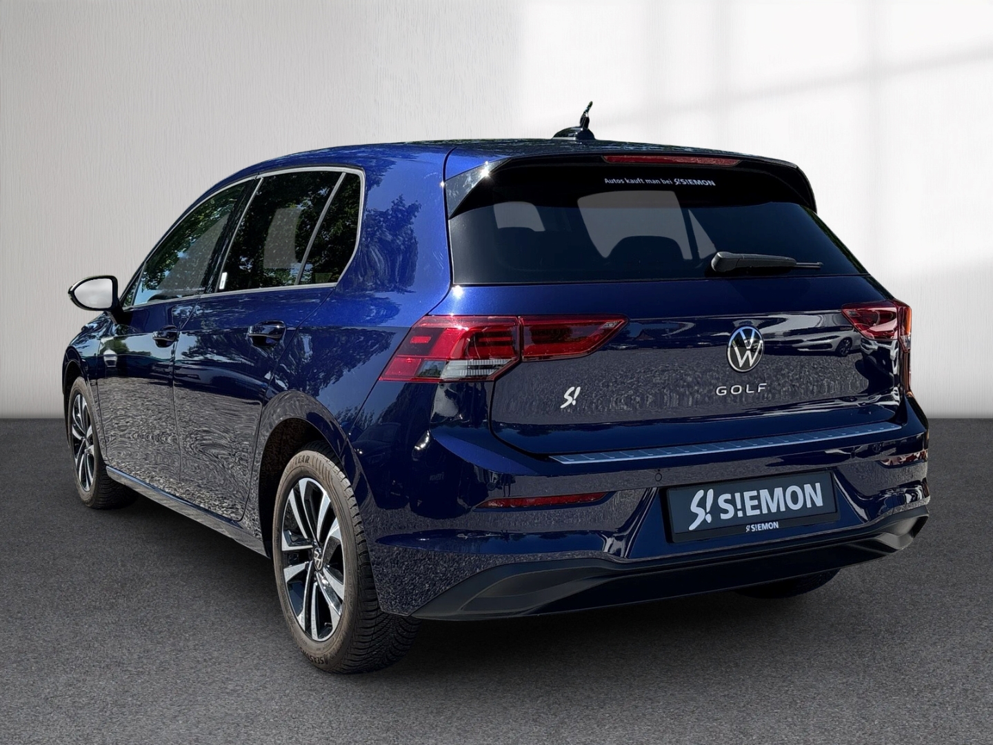 Fahrzeugabbildung Volkswagen Golf VIII United 1,5 TSI SHZ PDC LMF 8-fach Apple CarPlay