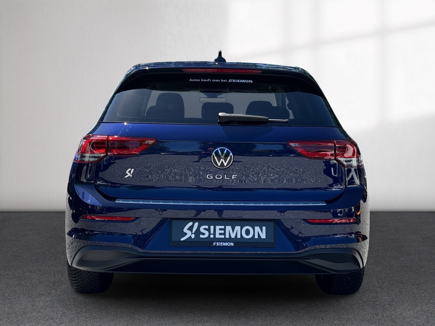 Fahrzeugabbildung Volkswagen Golf VIII United 1,5 TSI SHZ PDC LMF 8-fach Apple CarPlay