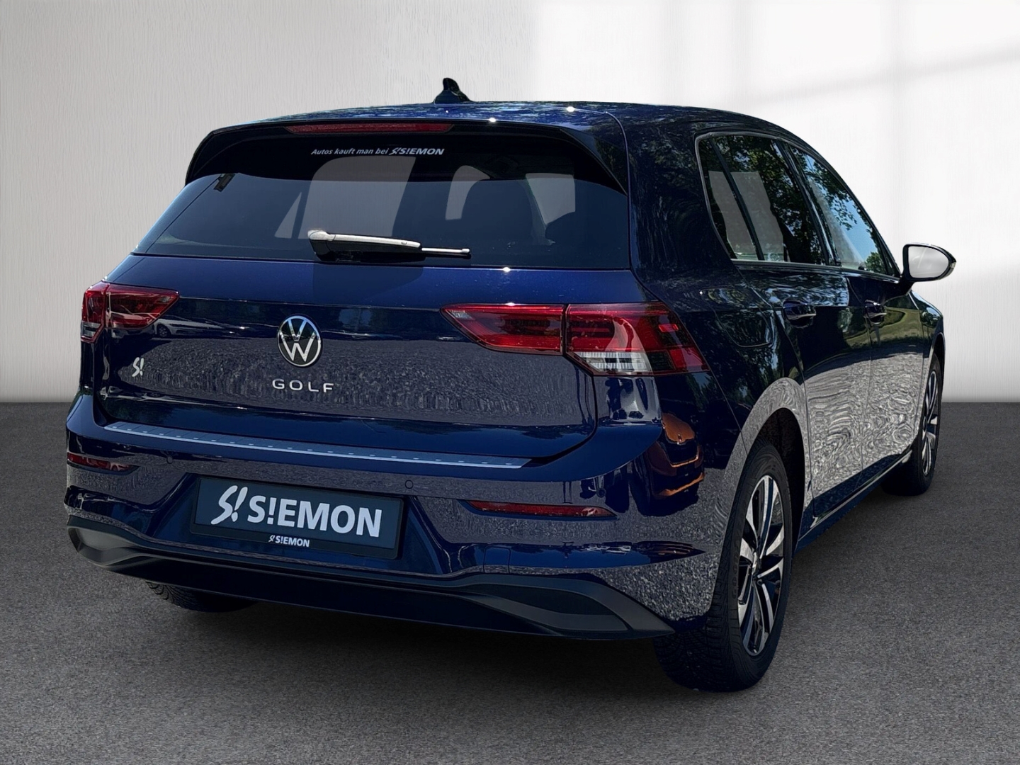 Fahrzeugabbildung Volkswagen Golf VIII United 1,5 TSI SHZ PDC LMF 8-fach Apple CarPlay