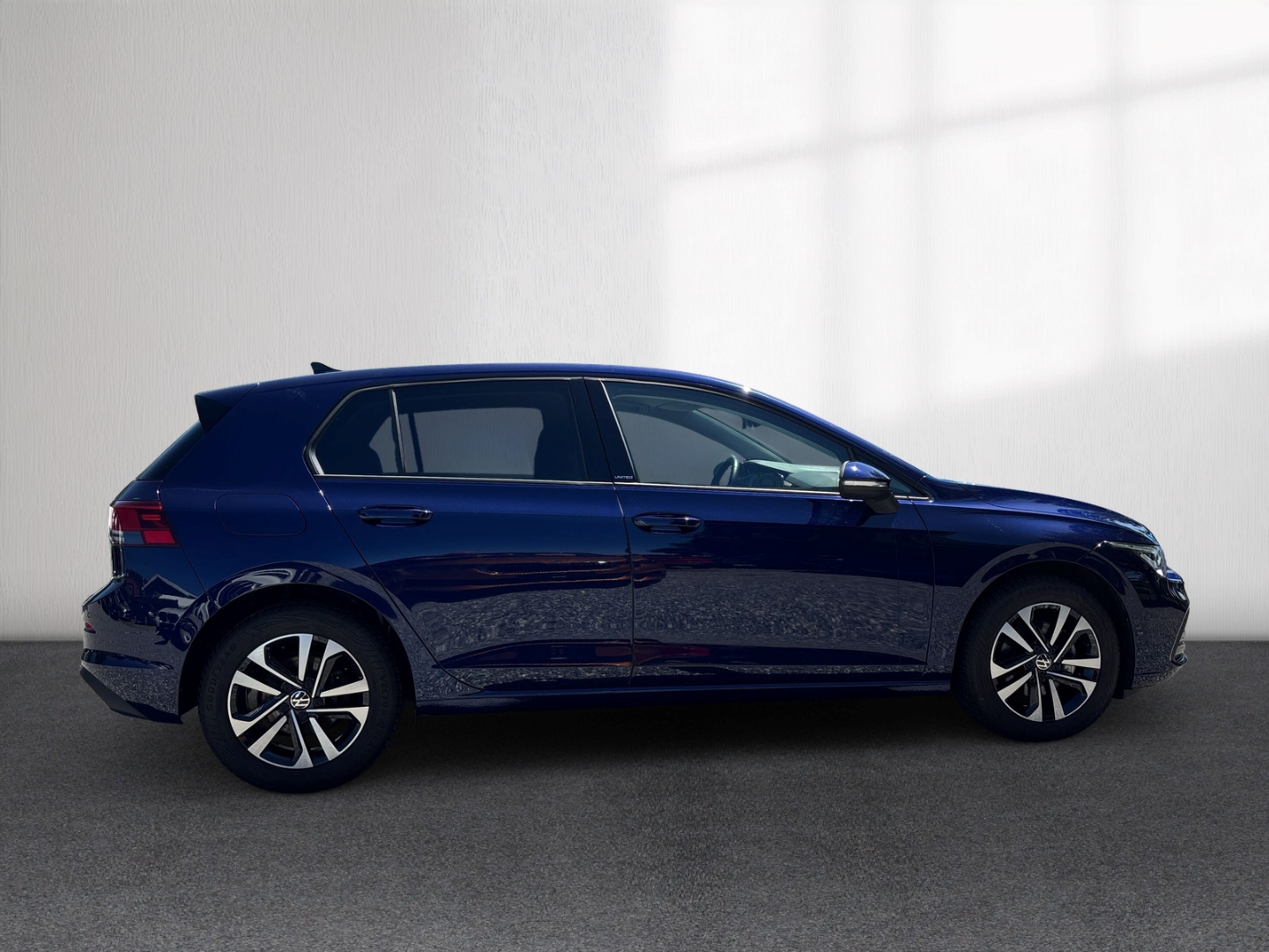Fahrzeugabbildung Volkswagen Golf VIII United 1,5 TSI SHZ PDC LMF 8-fach Apple CarPlay