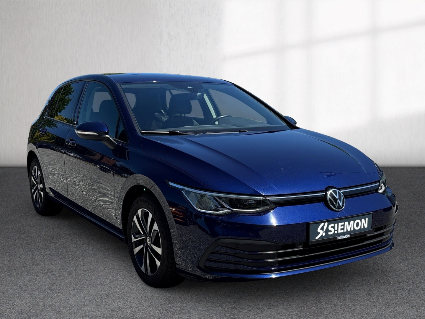 Fahrzeugabbildung Volkswagen Golf VIII United 1,5 TSI SHZ PDC LMF 8-fach Apple CarPlay