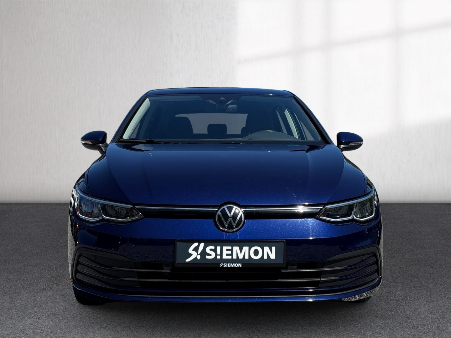 Fahrzeugabbildung Volkswagen Golf VIII United 1,5 TSI SHZ PDC LMF 8-fach Apple CarPlay