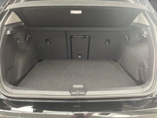 Fahrzeugabbildung Volkswagen Golf 1.5 eTSI DSG Goal AHK LED+ Navi ACC SHZ Kam