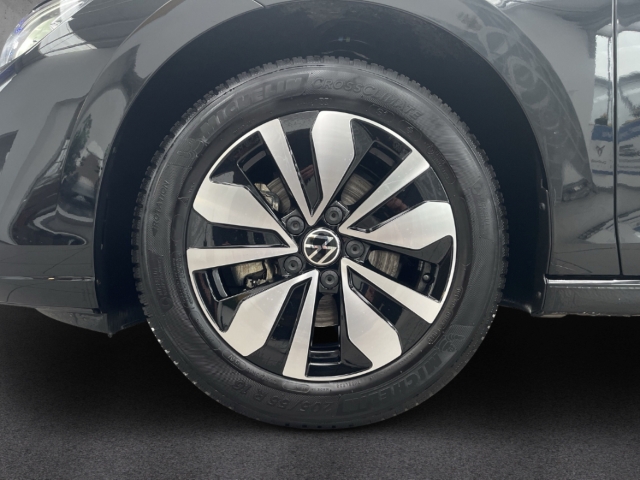 Fahrzeugabbildung Volkswagen Golf 1.5 eTSI DSG Goal AHK LED+ Navi ACC SHZ Kam