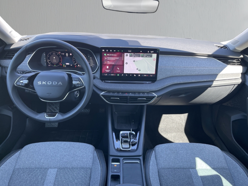 Fahrzeugabbildung SKODA Octavia Combi 1.5 eTSI DSG Sele AHK LED SHZ Nav ACC SunSet FrontAss 360°
