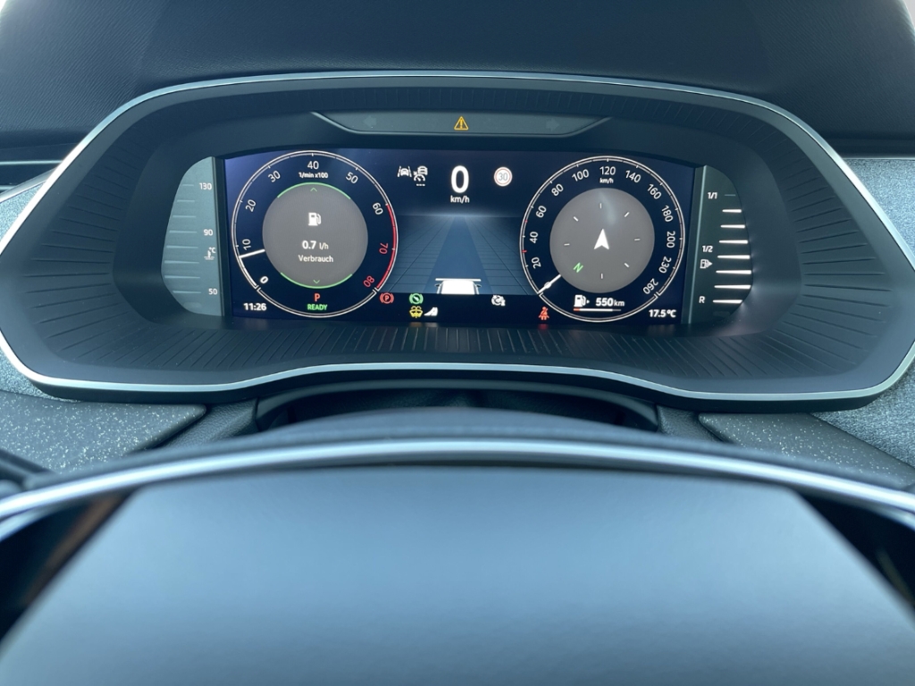 Fahrzeugabbildung SKODA Octavia Combi 1.5 eTSI DSG Sele AHK LED SHZ Nav ACC SunSet FrontAss 360°