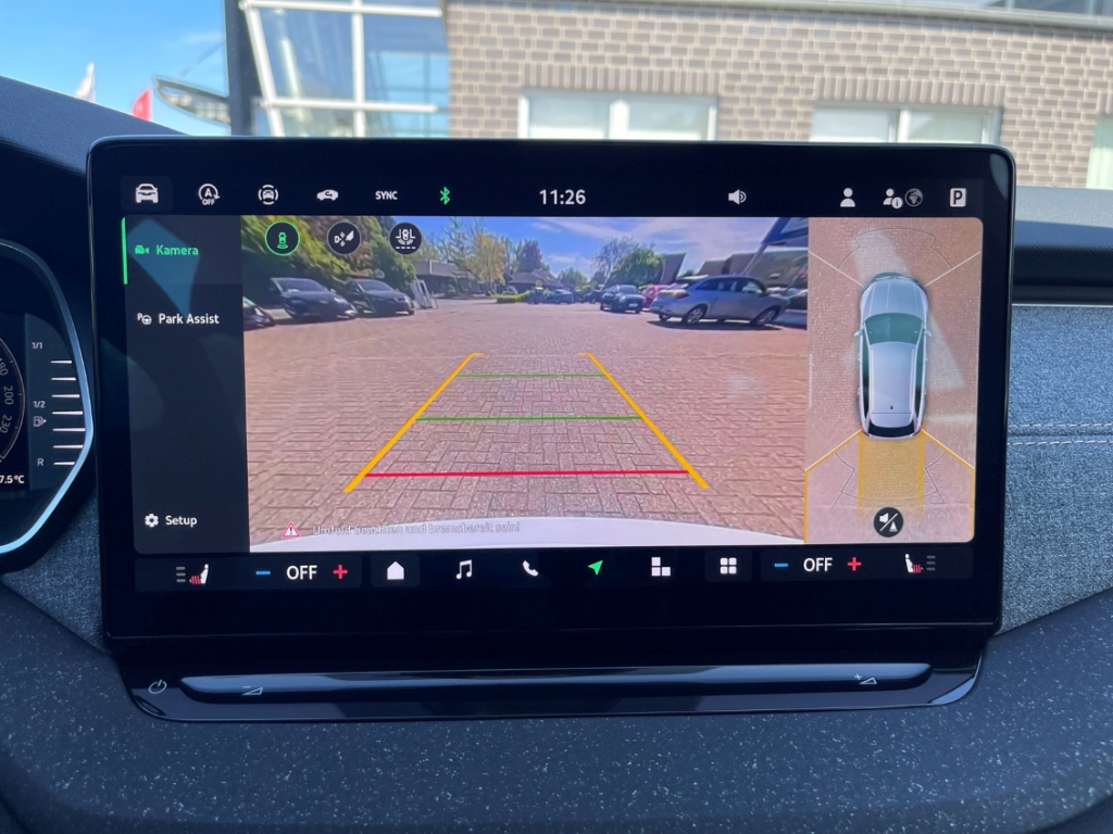 Fahrzeugabbildung SKODA Octavia Combi 1.5 eTSI DSG Sele AHK LED SHZ Nav ACC SunSet FrontAss 360°