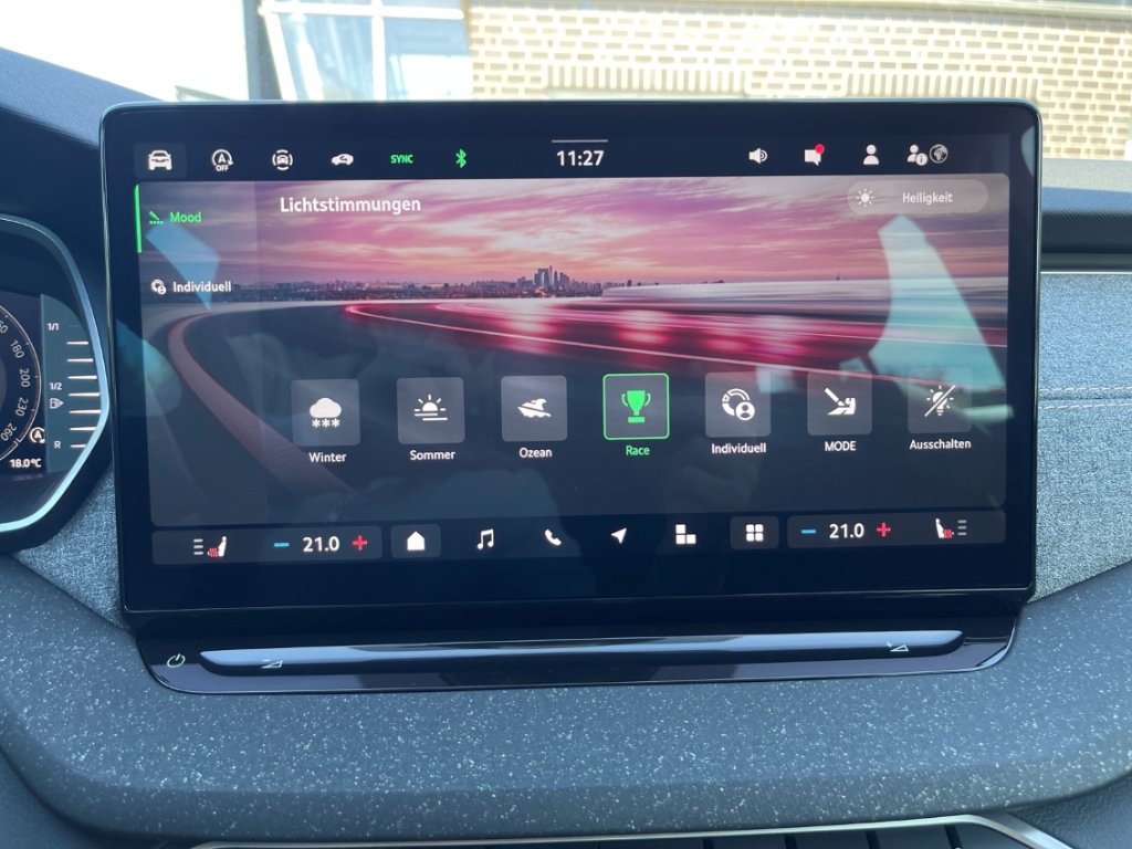 Fahrzeugabbildung SKODA Octavia Combi 1.5 eTSI DSG Sele AHK LED SHZ Nav ACC SunSet FrontAss 360°