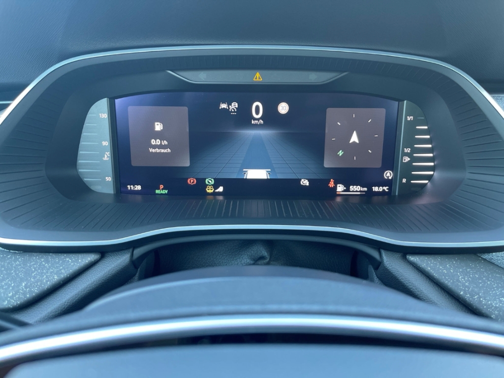 Fahrzeugabbildung SKODA Octavia Combi 1.5 eTSI DSG Sele AHK LED SHZ Nav ACC SunSet FrontAss 360°
