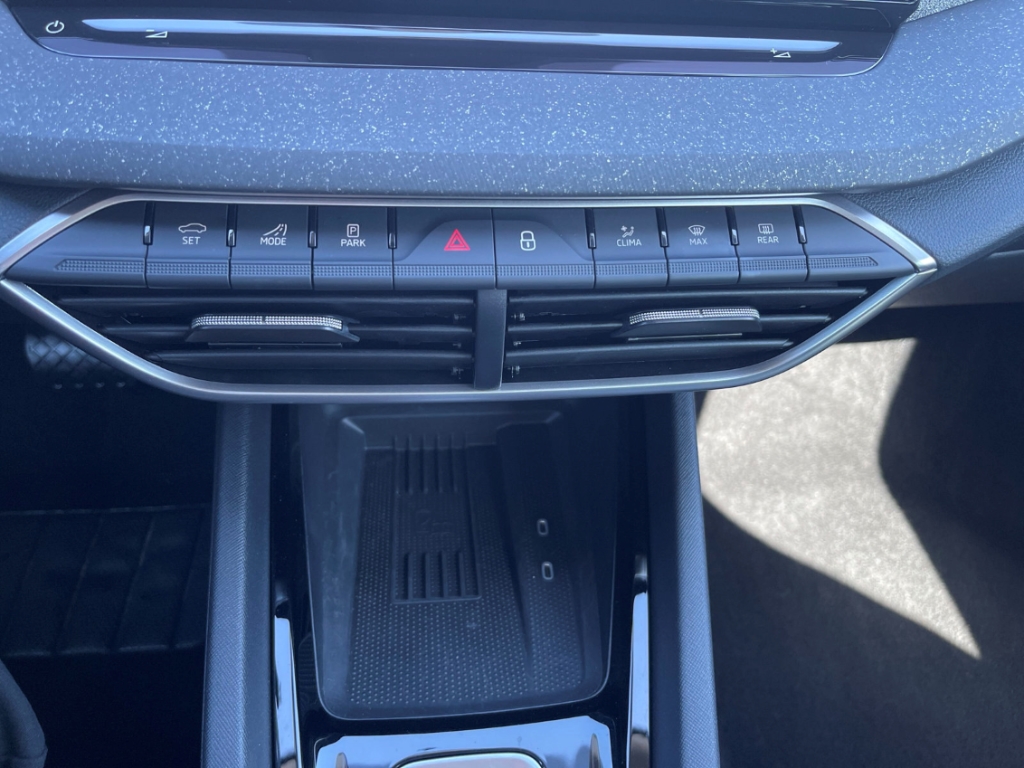 Fahrzeugabbildung SKODA Octavia Combi 1.5 eTSI DSG Sele AHK LED SHZ Nav ACC SunSet FrontAss 360°