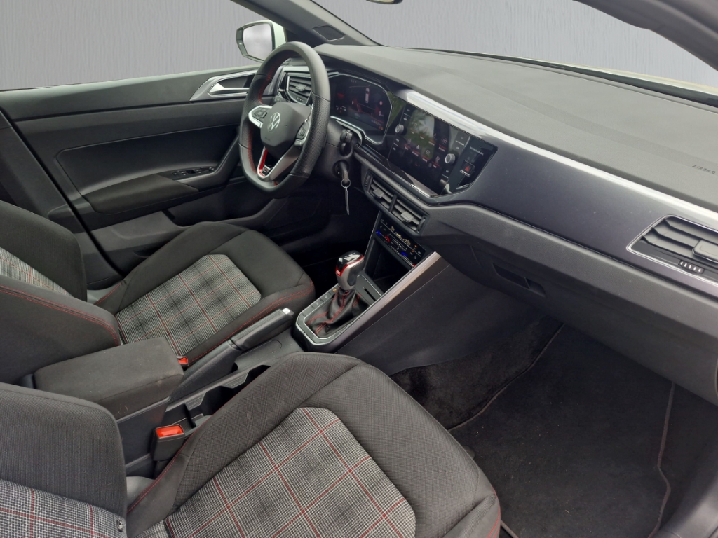 Fahrzeugabbildung Volkswagen Polo 2.0 GTI DSG IQ.Light ACC SHZ NAVI CarPlay DAB