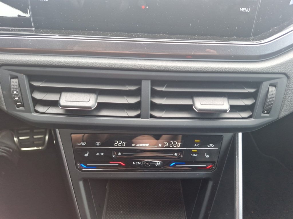 Fahrzeugabbildung Volkswagen Polo 2.0 GTI DSG IQ.Light ACC SHZ NAVI CarPlay DAB