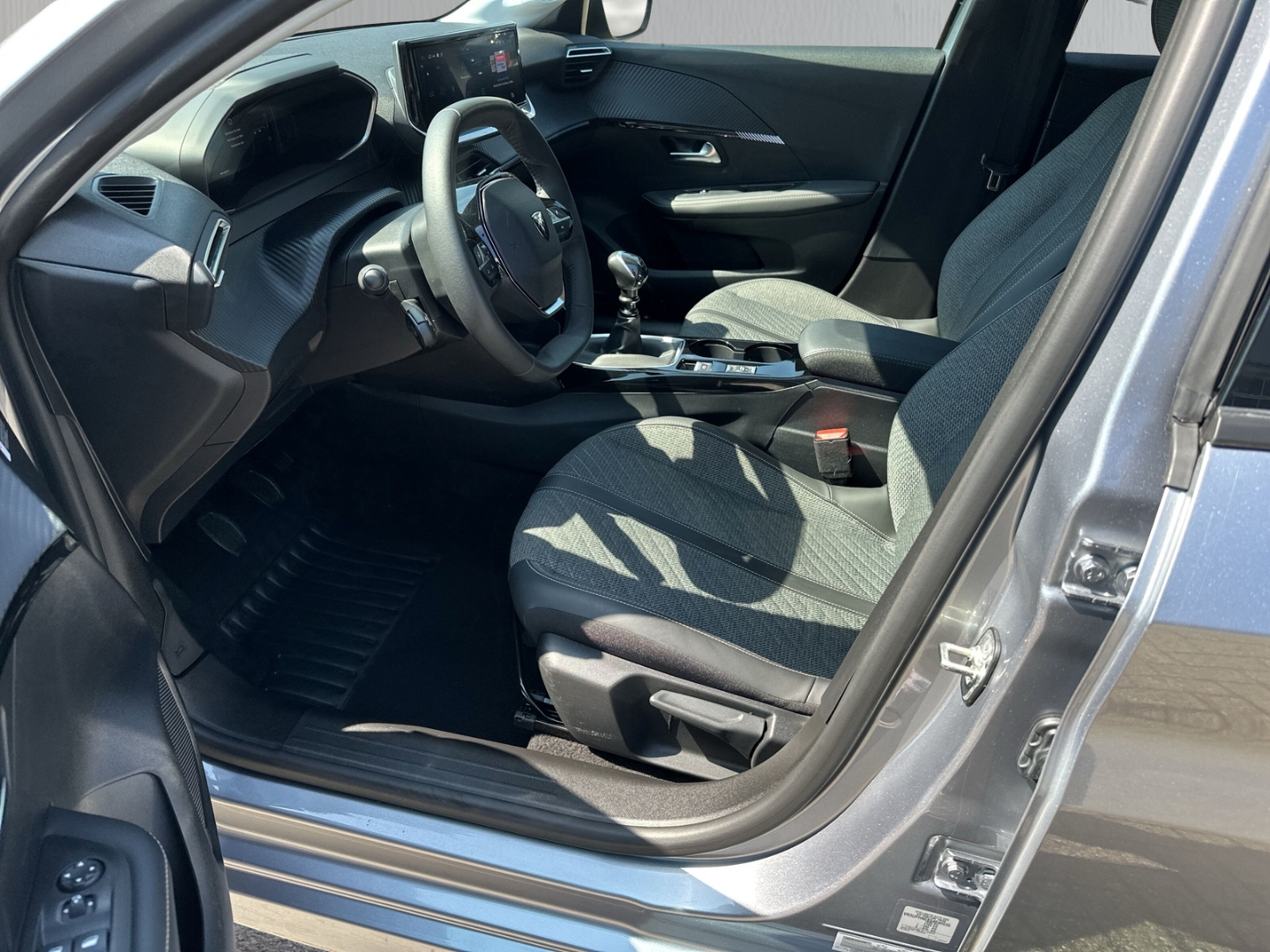 Fahrzeugabbildung Peugeot 208 1.2 PureTech Allure PDCv+h 360°Kam digiCP Navi