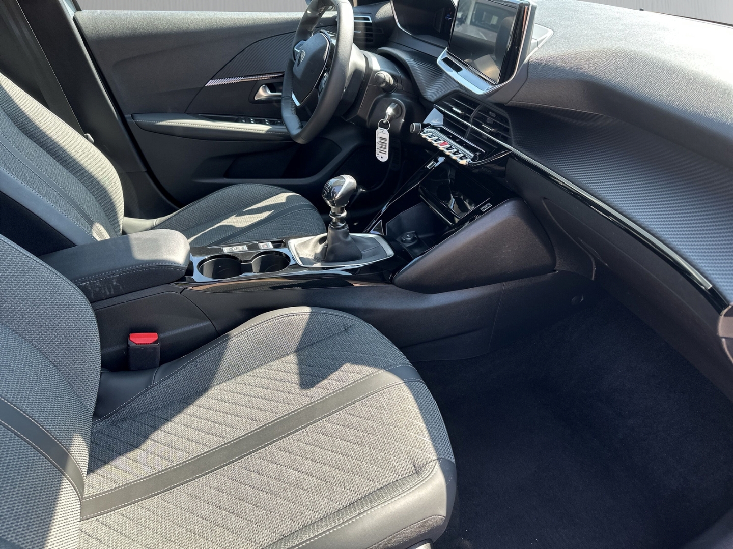 Fahrzeugabbildung Peugeot 208 1.2 PureTech Allure PDCv+h 360°Kam digiCP Navi