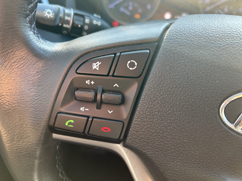 Fahrzeugabbildung Hyundai TUCSON 1.6 T-GDI Style Navi RKam CarPlay SHZ GRA LM19