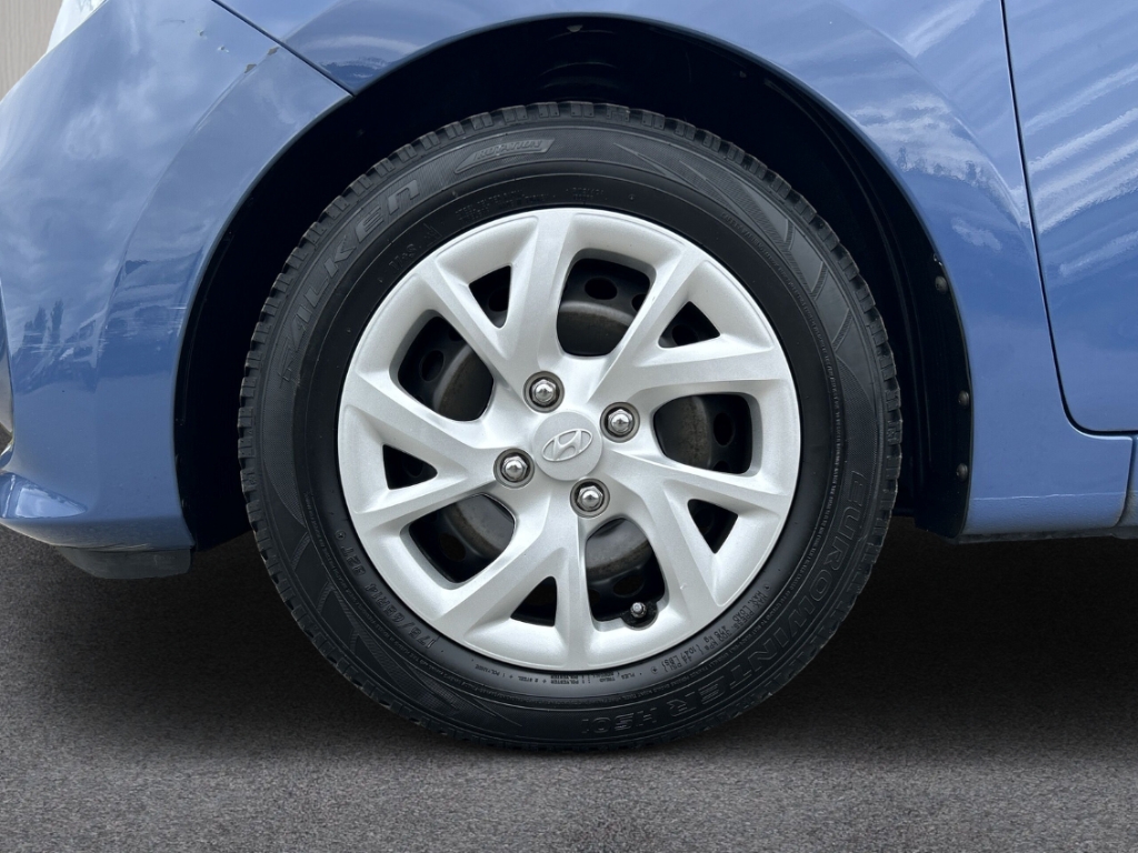 Fahrzeugabbildung Hyundai i10 1.0 Trend Klima SHZ DAB Bluetooth Allwetter