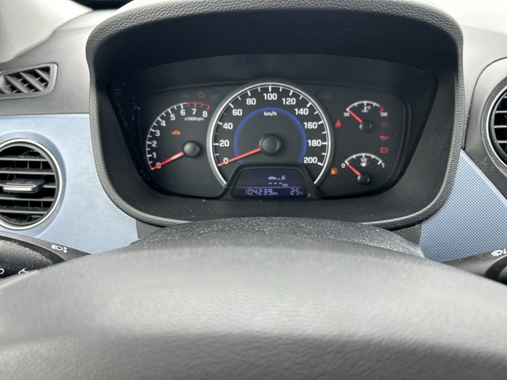 Fahrzeugabbildung Hyundai i10 1.0 Trend Klima SHZ DAB Bluetooth Allwetter