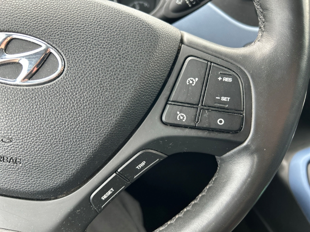 Fahrzeugabbildung Hyundai i10 1.0 Trend Klima SHZ DAB Bluetooth Allwetter