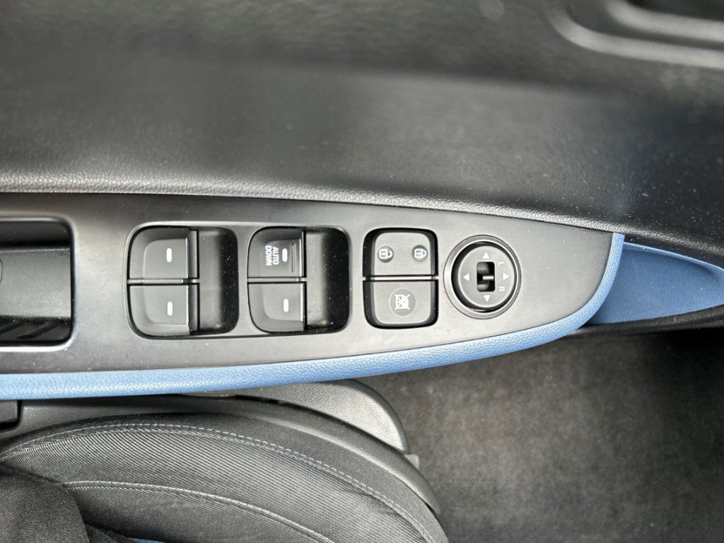 Fahrzeugabbildung Hyundai i10 1.0 Trend Klima SHZ DAB Bluetooth Allwetter