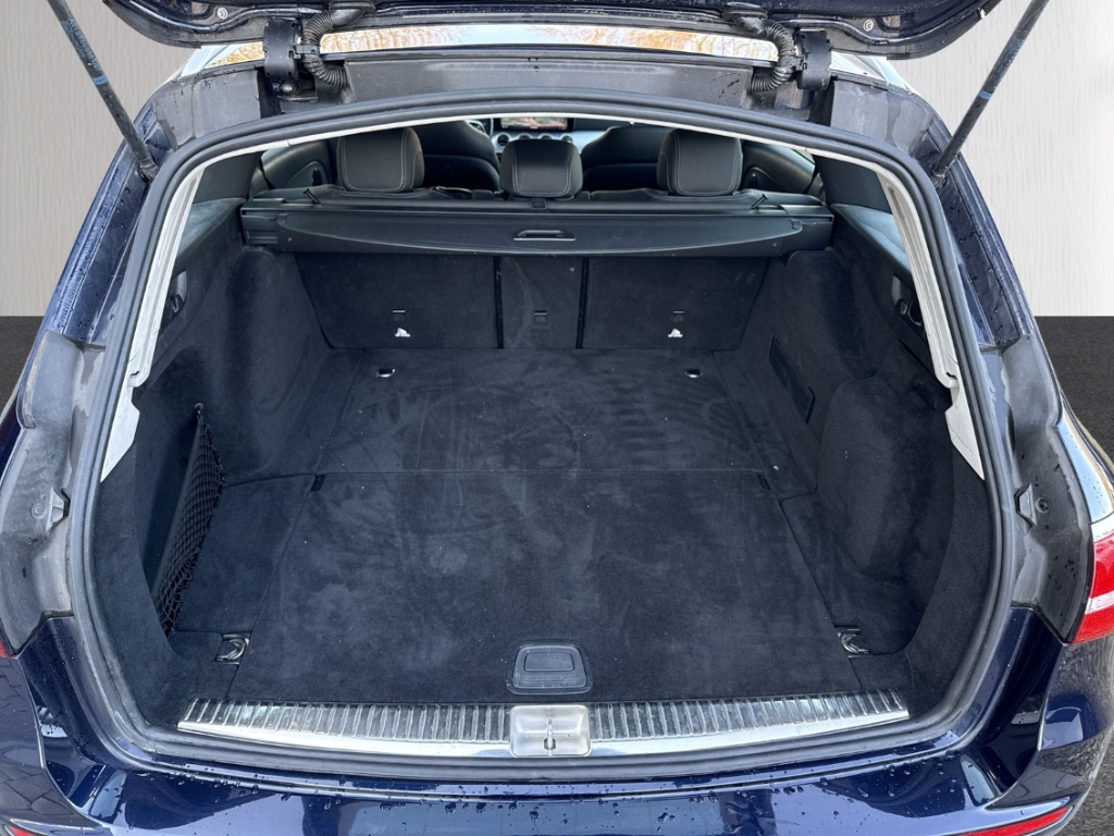 Fahrzeugabbildung Mercedes-Benz E 400 d 4MATIC Avantgarde AHK 360°Kam Nav LED SHZ