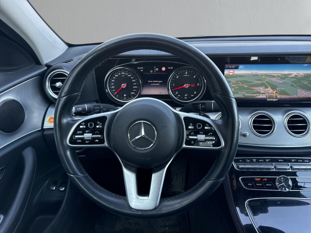Fahrzeugabbildung Mercedes-Benz E 400 d 4MATIC Avantgarde AHK 360°Kam Nav LED SHZ
