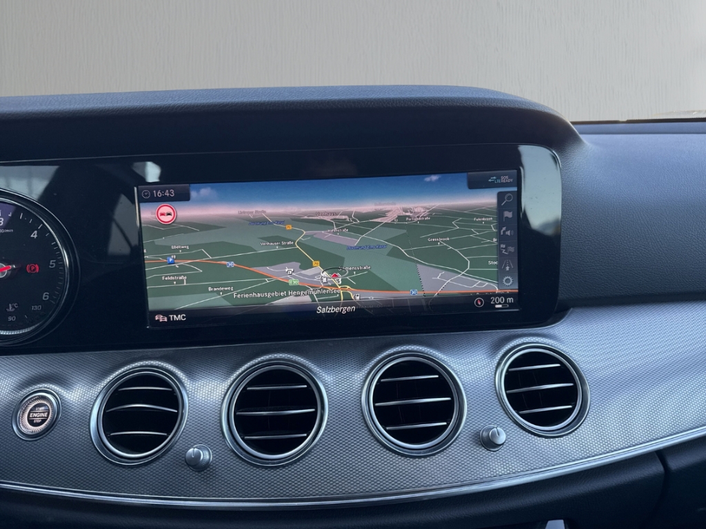 Fahrzeugabbildung Mercedes-Benz E 400 d 4MATIC Avantgarde AHK 360°Kam Nav LED SHZ