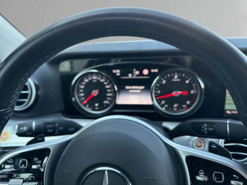 Fahrzeugabbildung Mercedes-Benz E 400 d 4MATIC Avantgarde AHK 360°Kam Nav LED SHZ