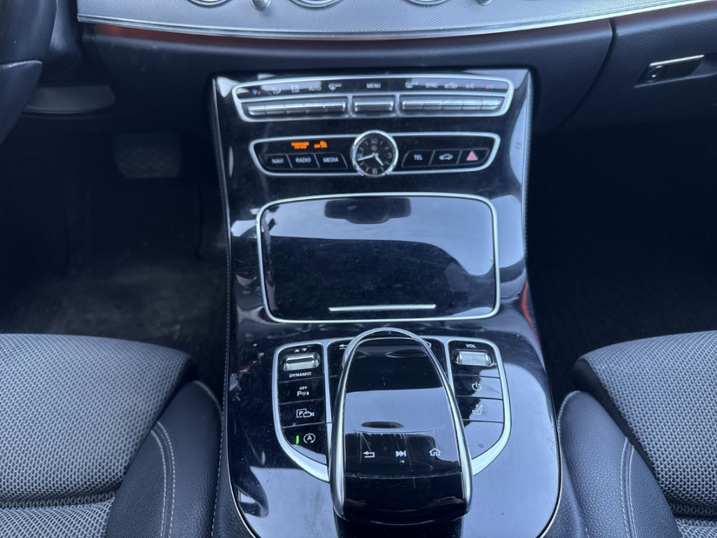 Fahrzeugabbildung Mercedes-Benz E 400 d 4MATIC Avantgarde AHK 360°Kam Nav LED SHZ