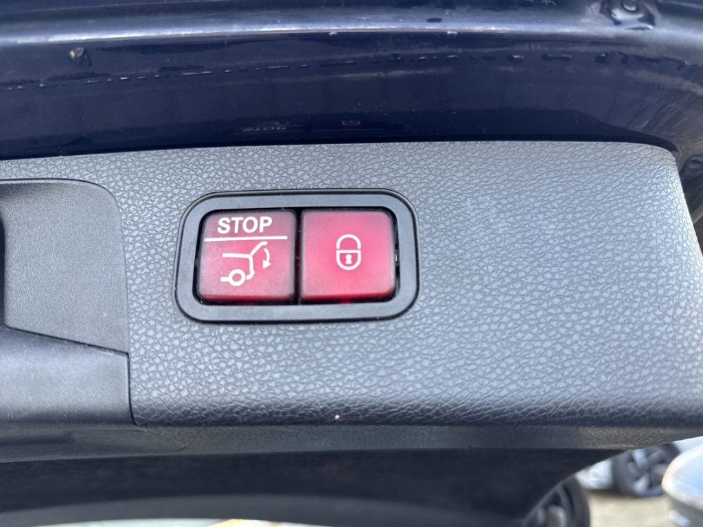 Fahrzeugabbildung Mercedes-Benz E 400 d 4MATIC Avantgarde AHK 360°Kam Nav LED SHZ