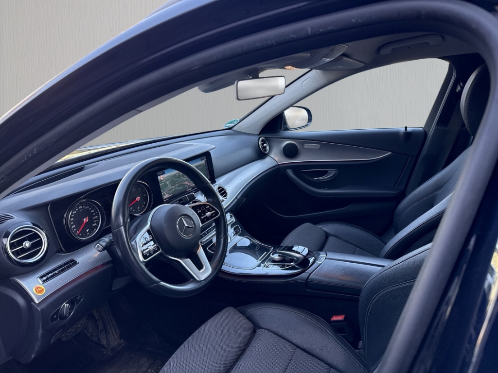 Fahrzeugabbildung Mercedes-Benz E 400 d 4MATIC Avantgarde AHK 360°Kam Nav LED SHZ